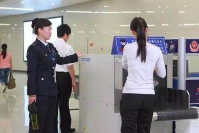 高鐵安檢的嚴(yán)苛與木工大爺?shù)臒o(wú)奈選擇